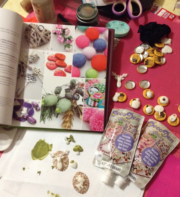 use buttons as embellishments gift wrap