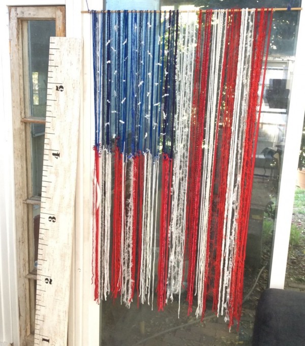 How-to-make-a-red-white-blue-yarn-flag-902x1024