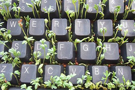 10 fun recycled computer part crafts
